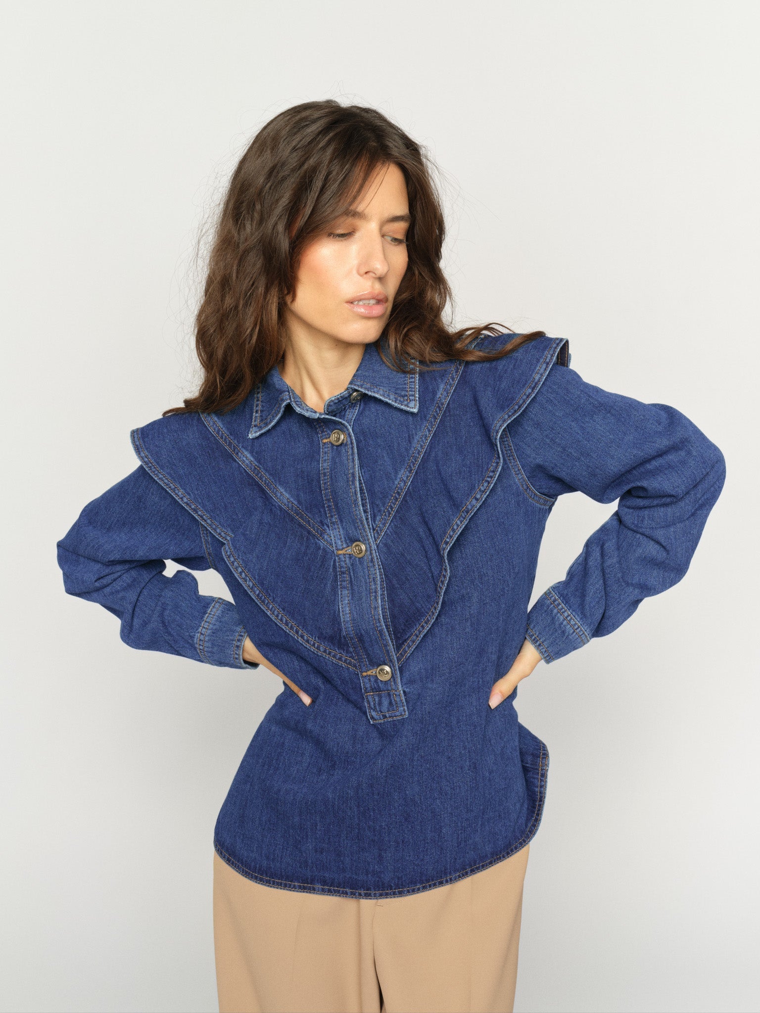 Modelshot / Dark Blue / Detail